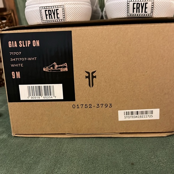 NWB Frye Slip On Leather Sneakers (US 9) - Picture 9 of 9